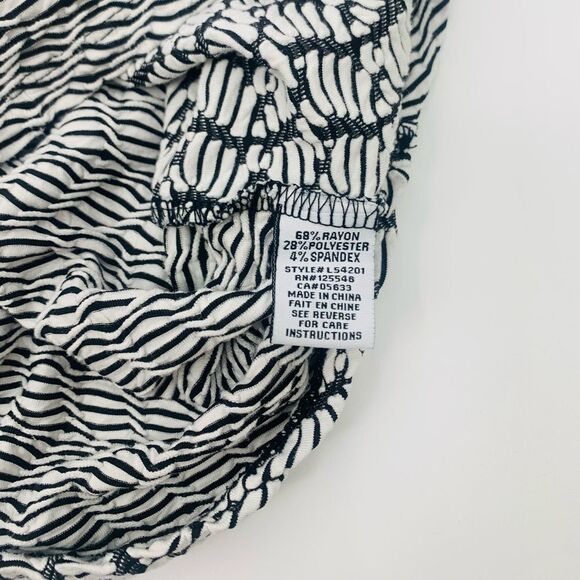 Habitat | Women's Black and White Patterned geometric Top | 1x - Picture 5 of 7